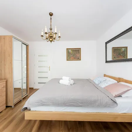 Grzegorzki Pleasant By Bookinghost * クラクフ