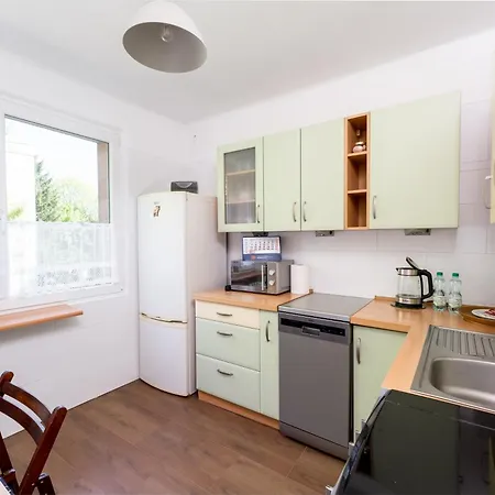 Grzegorzki Pleasant By Bookinghost