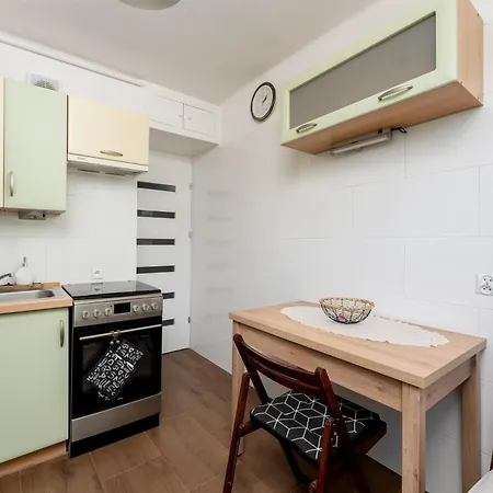 Grzegorzki Pleasant By Bookinghost