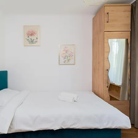 Grzegorzki Pleasant By Bookinghost * 克拉科夫