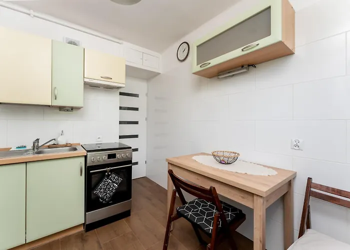 Grzegorzki Pleasant By Bookinghost