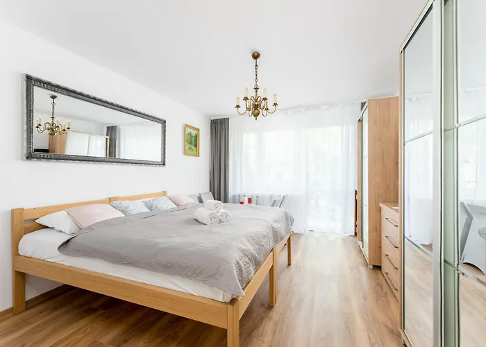 Grzegorzki Pleasant By Bookinghost *