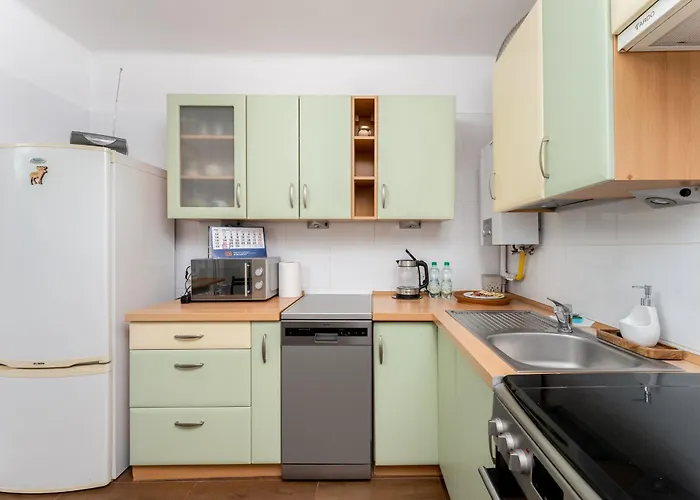 Grzegorzki Pleasant By Bookinghost *