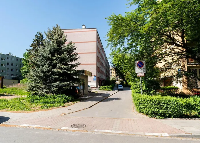 Grzegorzki Pleasant By Bookinghost