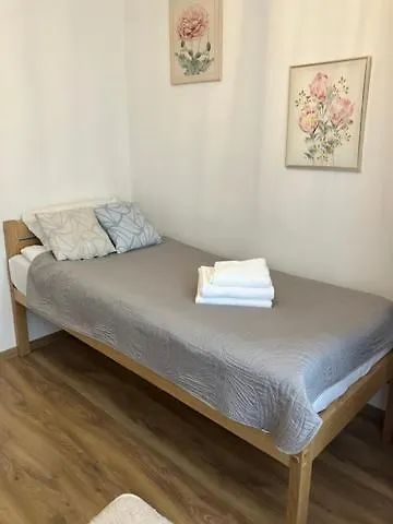 Grzegorzki Pleasant By Bookinghost *