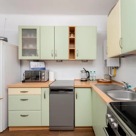 Grzegorzki Pleasant By Bookinghost *