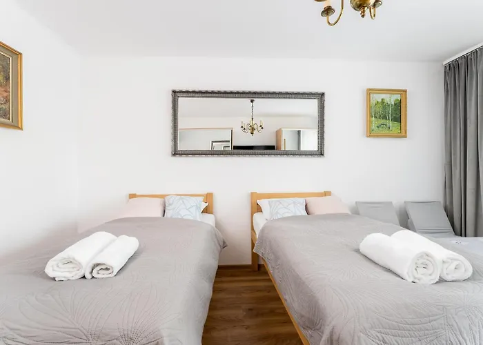 Grzegorzki Pleasant By Bookinghost *